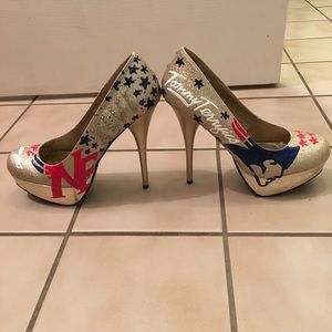 TOMMY TERRIFICS PATRIOTS HEELS NWOT🎉